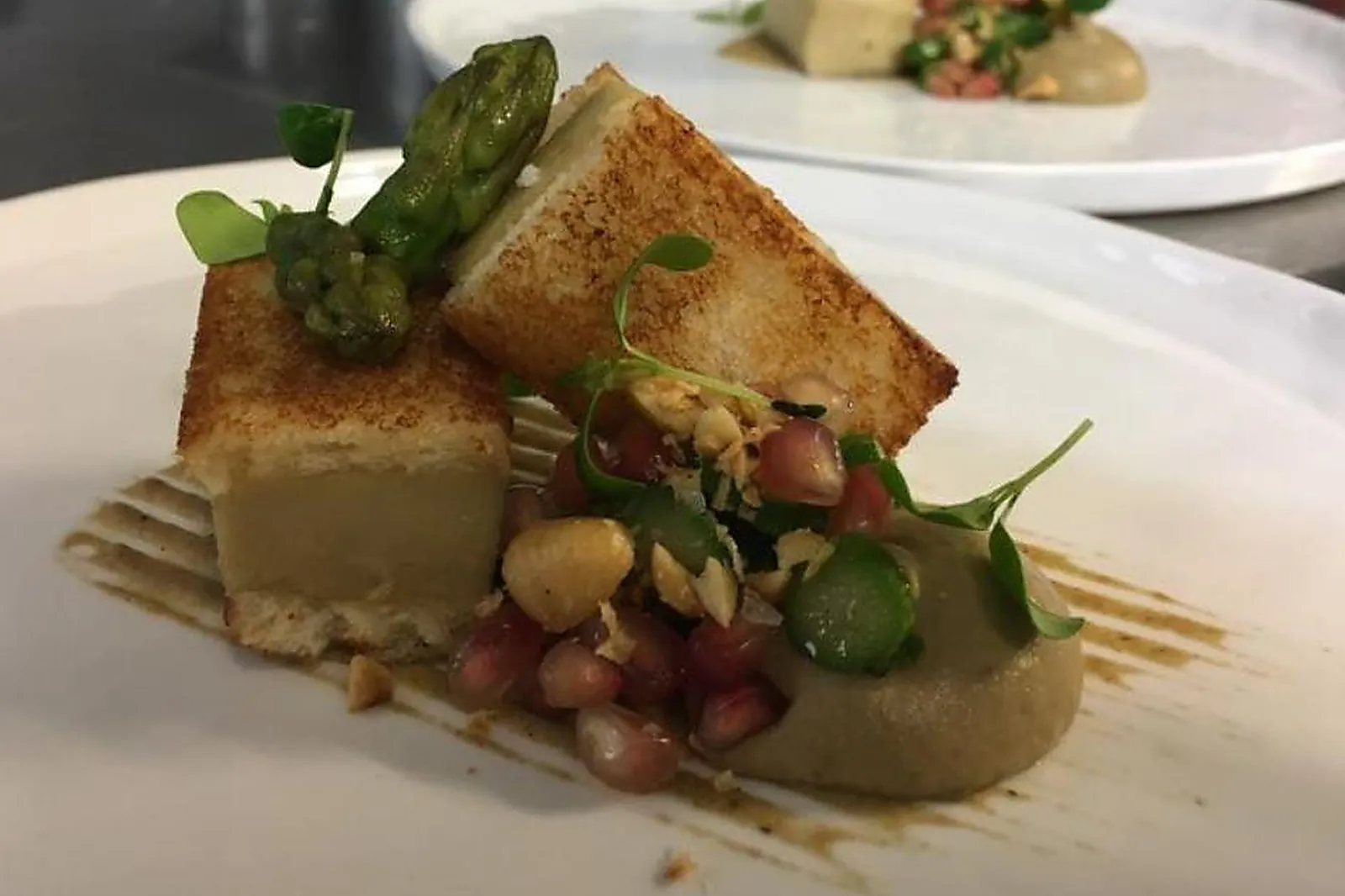 Cafés et Restaurants, RESTAURANTS - TENCIN (ISÈRE) : LA TOUR DES SENS