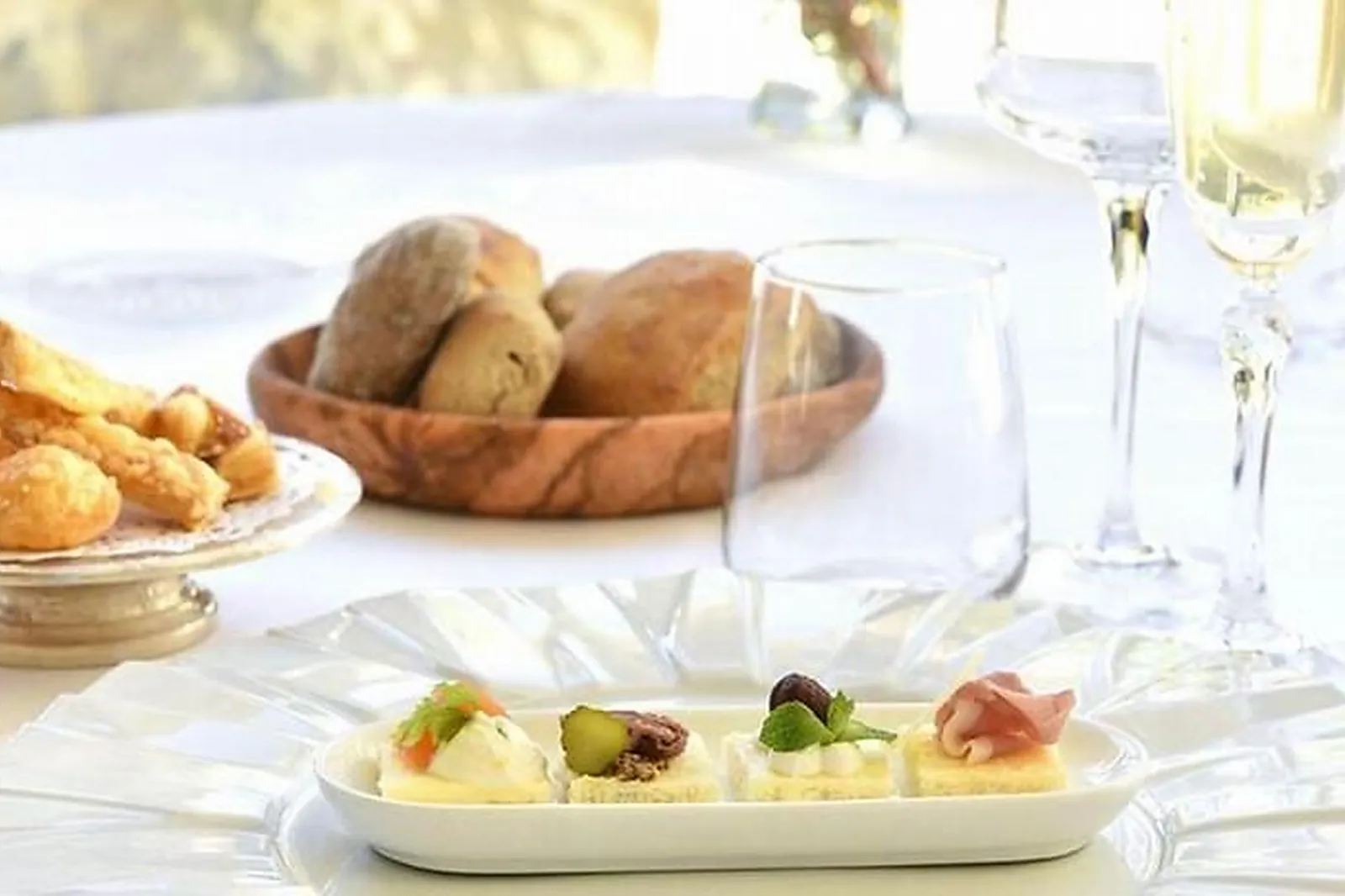 Cafés et Restaurants, RESTAURANTS - TOULON (VAR) : LES PINS PENCHÉS