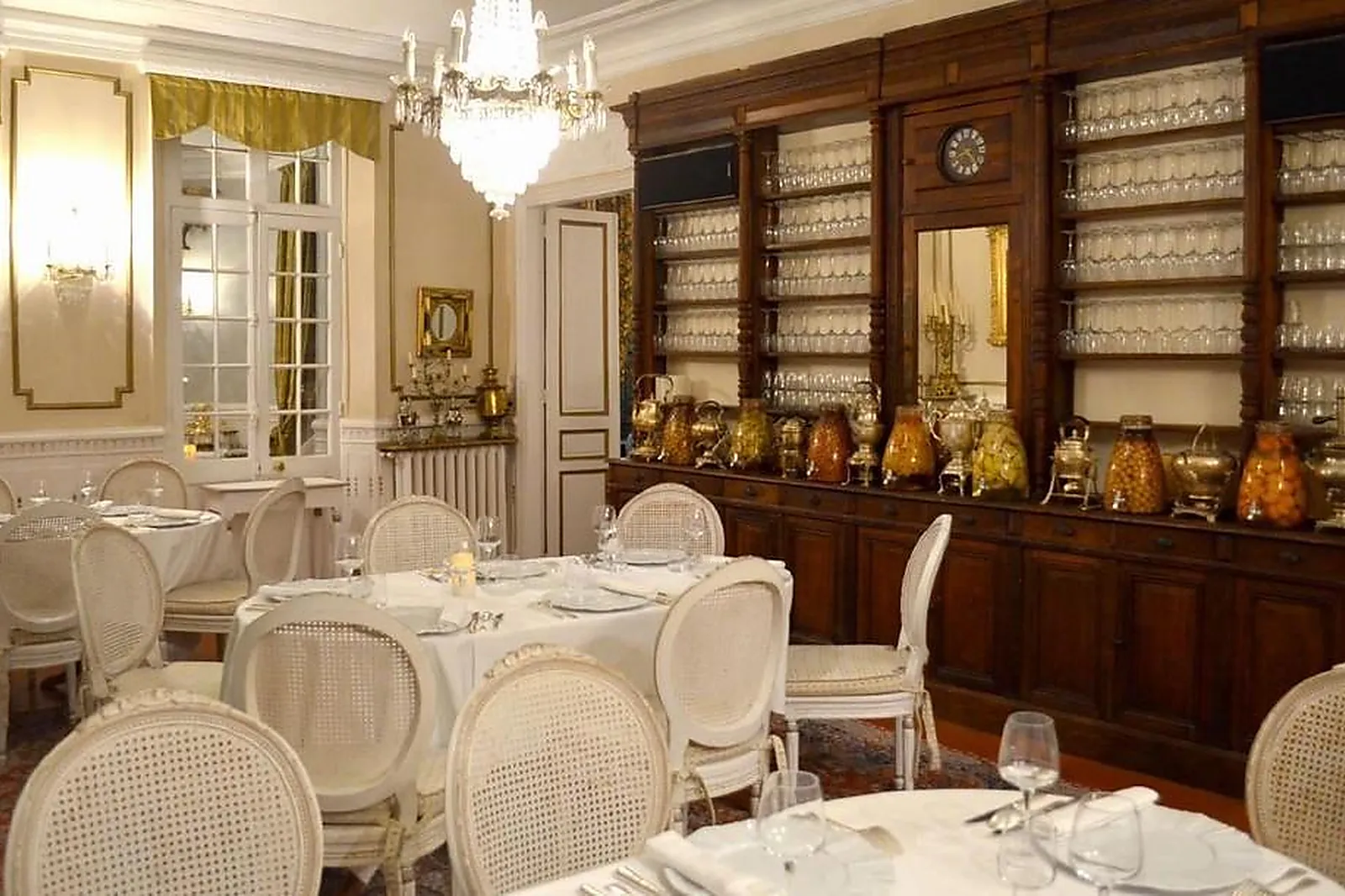 Cafés et Restaurants, RESTAURANTS - TOULON (VAR) : LES PINS PENCHÉS