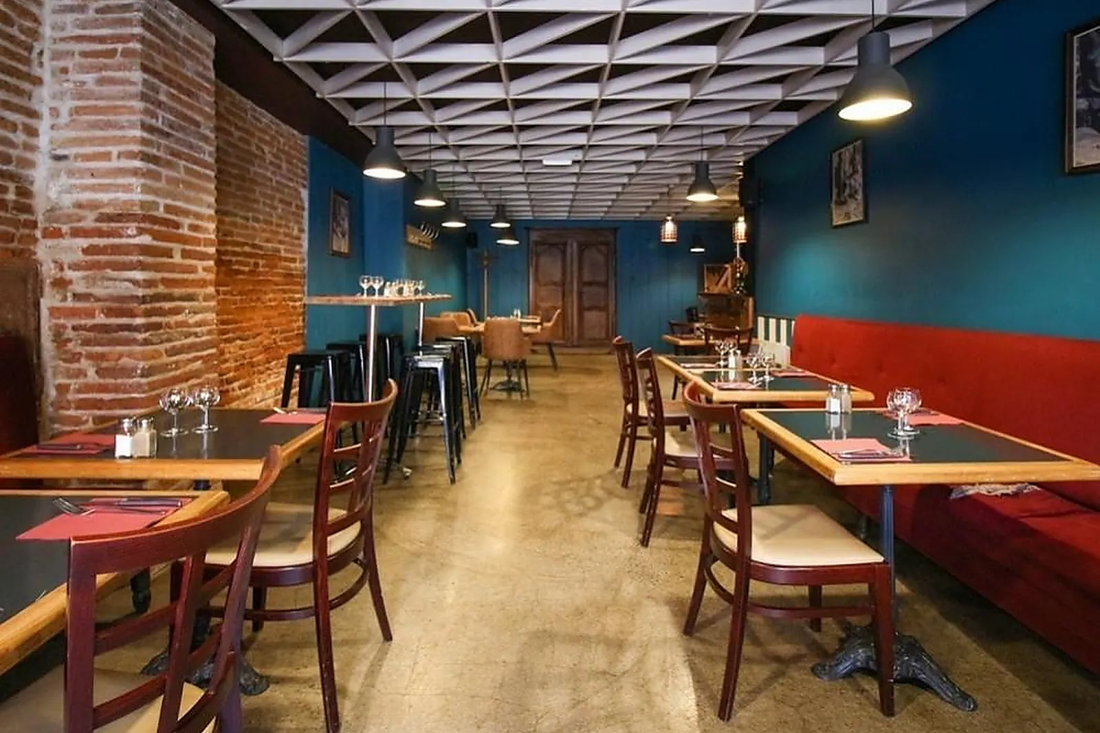 Cafés et Restaurants, RESTAURANTS - TOULOUSE (HAUTE-GARONNE) : AUX PIEDS SOUS LA TABLE