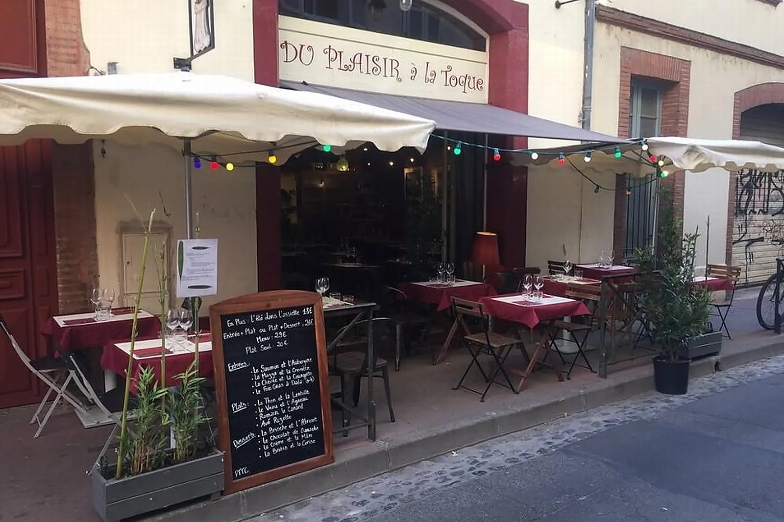 Cafés et Restaurants, RESTAURANTS - TOULOUSE (HAUTE-GARONNE) : DU PLAISIR À LA TOQUE