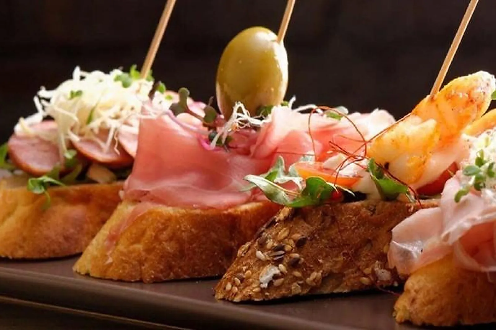 Cafés et Restaurants, RESTAURANTS - TOULOUSE (HAUTE-GARONNE) : LA VOILE BLANCHE