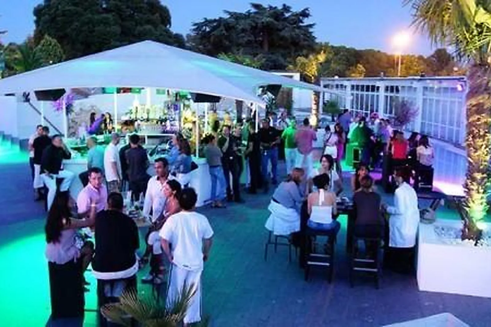 Cafés et Restaurants, RESTAURANTS - TOULOUSE (HAUTE-GARONNE) : LA VOILE BLANCHE