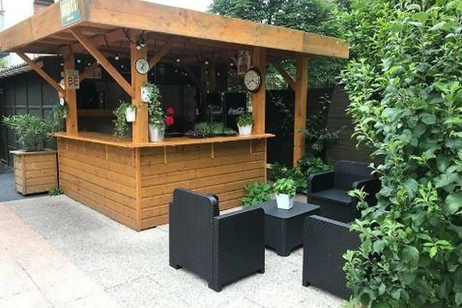 Cafés et Restaurants, RESTAURANTS - TOULOUSE (HAUTE-GARONNE) : LES 4 PETITS COCHONS