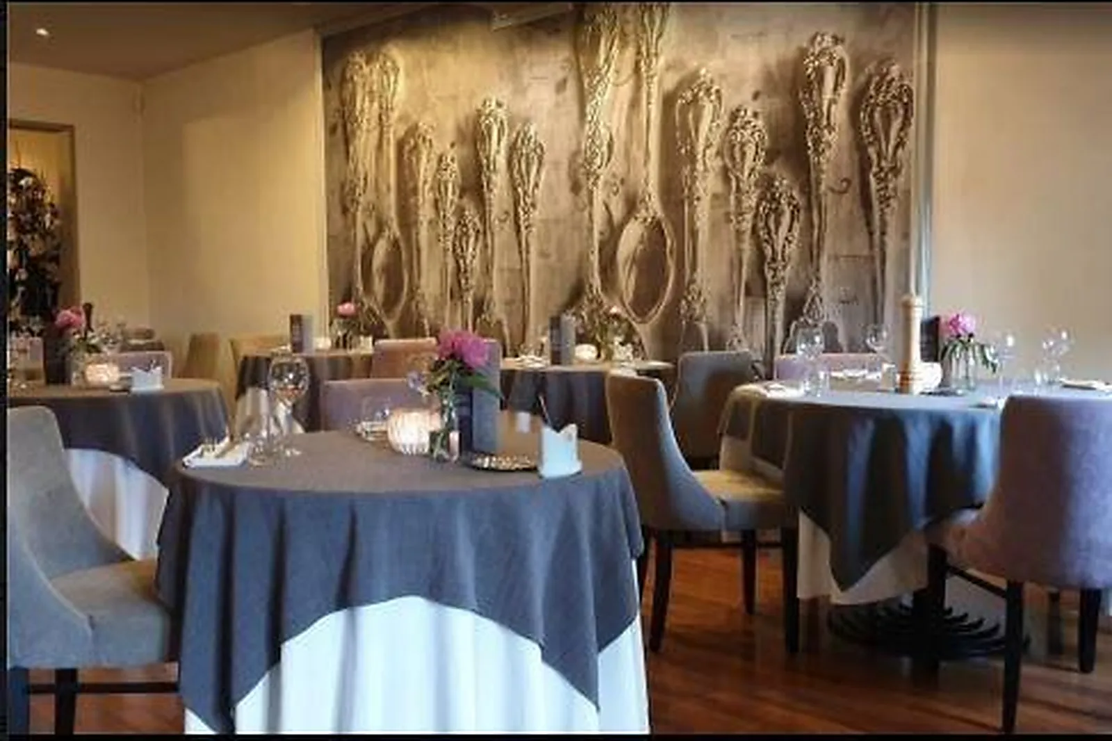 Cafés et Restaurants, RESTAURANTS - TOULOUSE (HAUTE-GARONNE) : LES 4 PETITS COCHONS