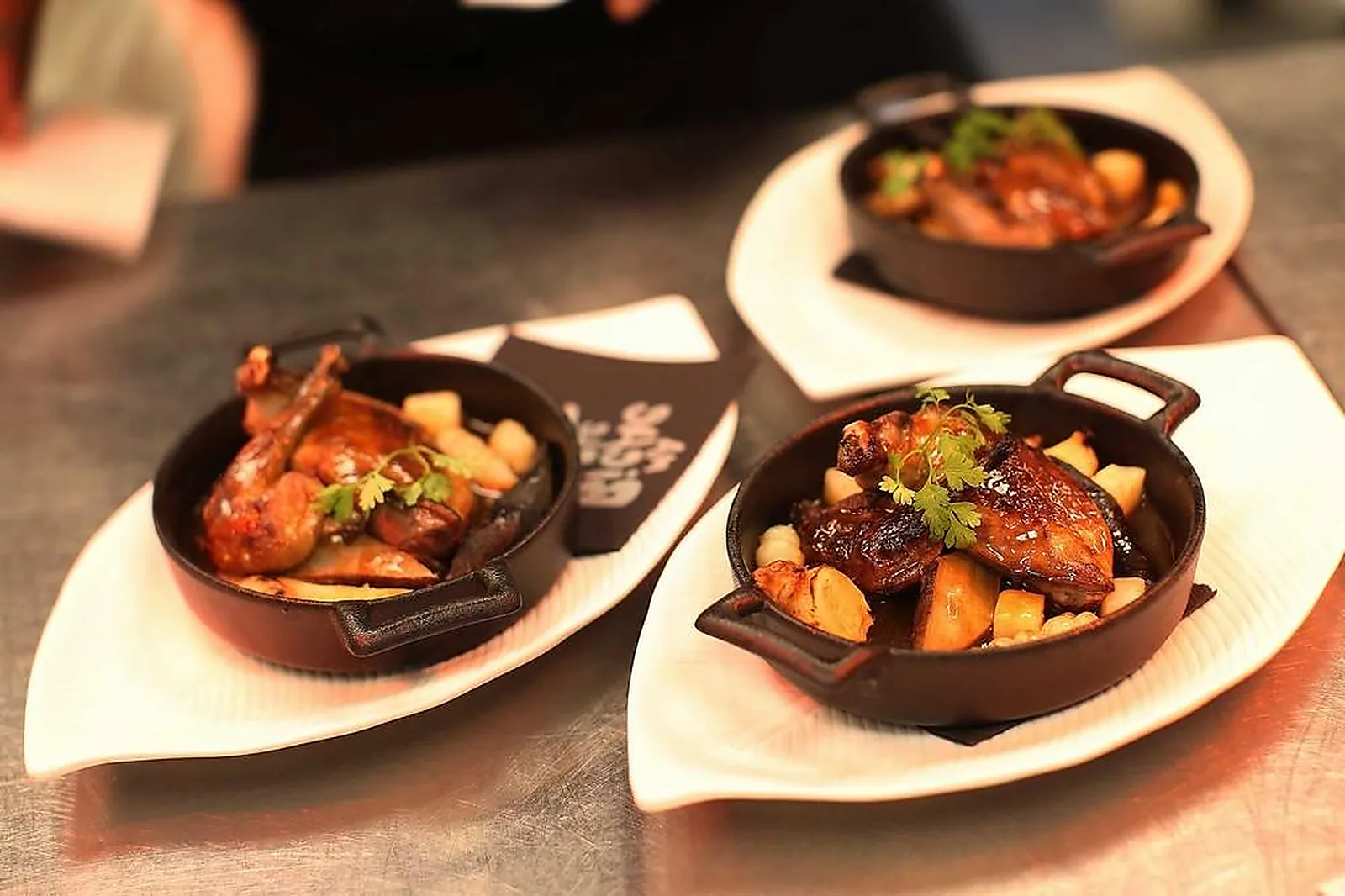 Cafés et Restaurants, RESTAURANTS - TOULOUSE (HAUTE-GARONNE) : MA BICHE SUR LE TOIT