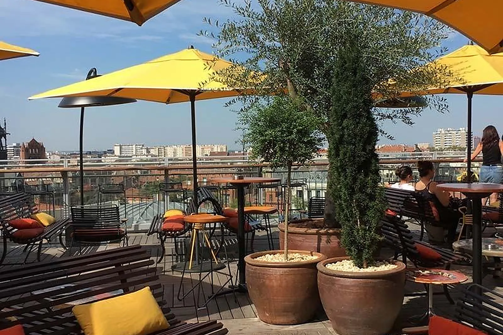 Cafés et Restaurants, RESTAURANTS - TOULOUSE (HAUTE-GARONNE) : MA BICHE SUR LE TOIT