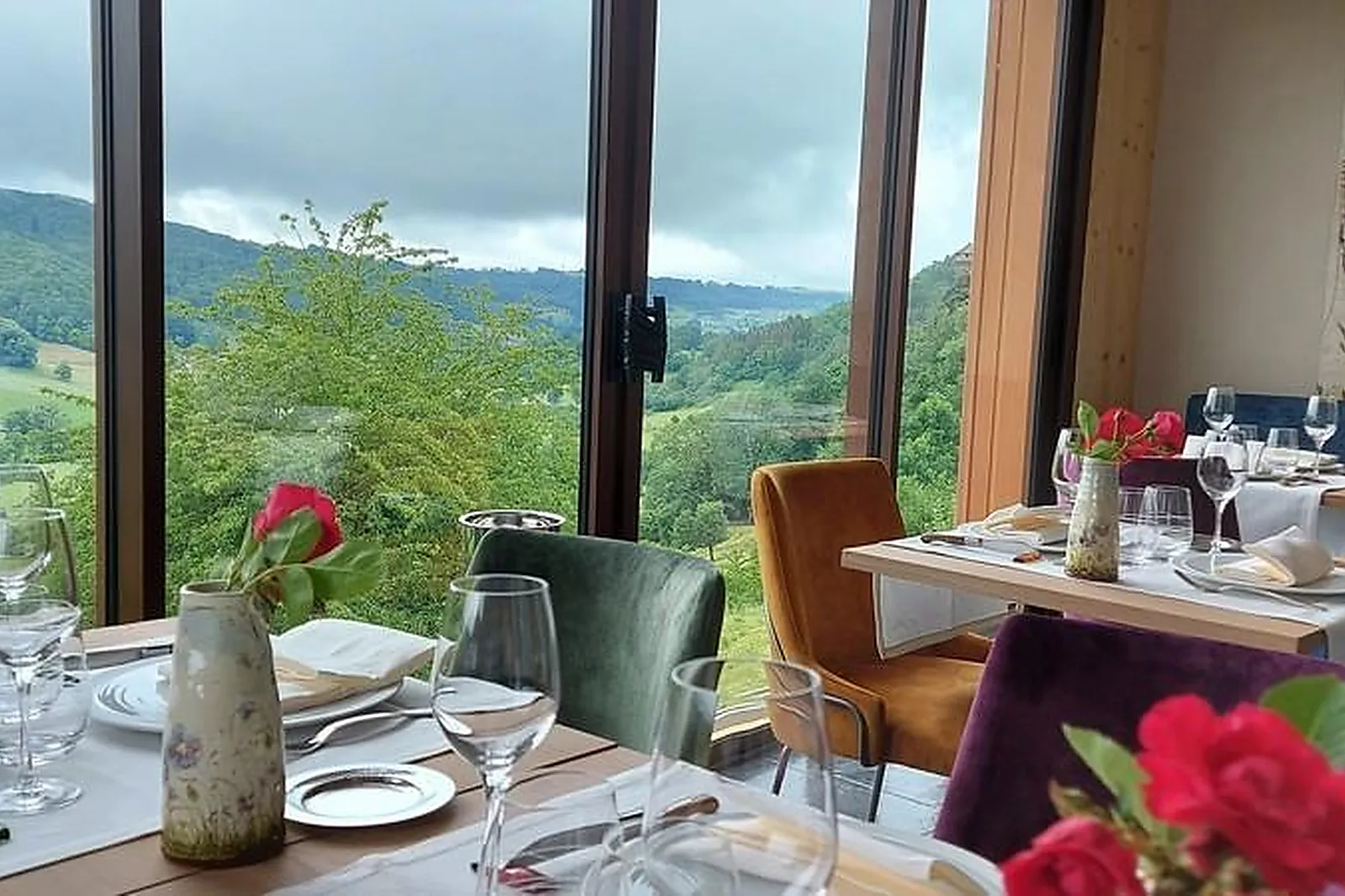 Cafés et Restaurants, RESTAURANTS - TOURNEMIRE (CANTAL) : LA PETITE GRANGE