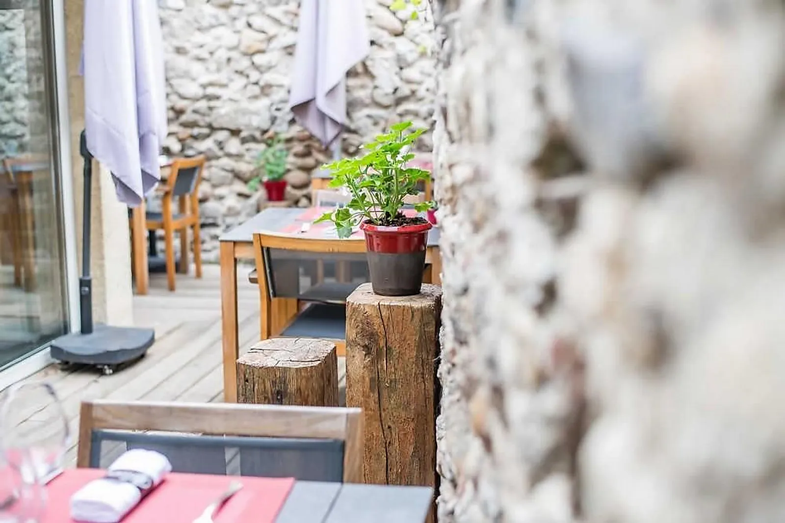 Cafés et Restaurants, RESTAURANTS - TOURNON-SUR-RHONE (ARDÈCHE) : LE CERISIER