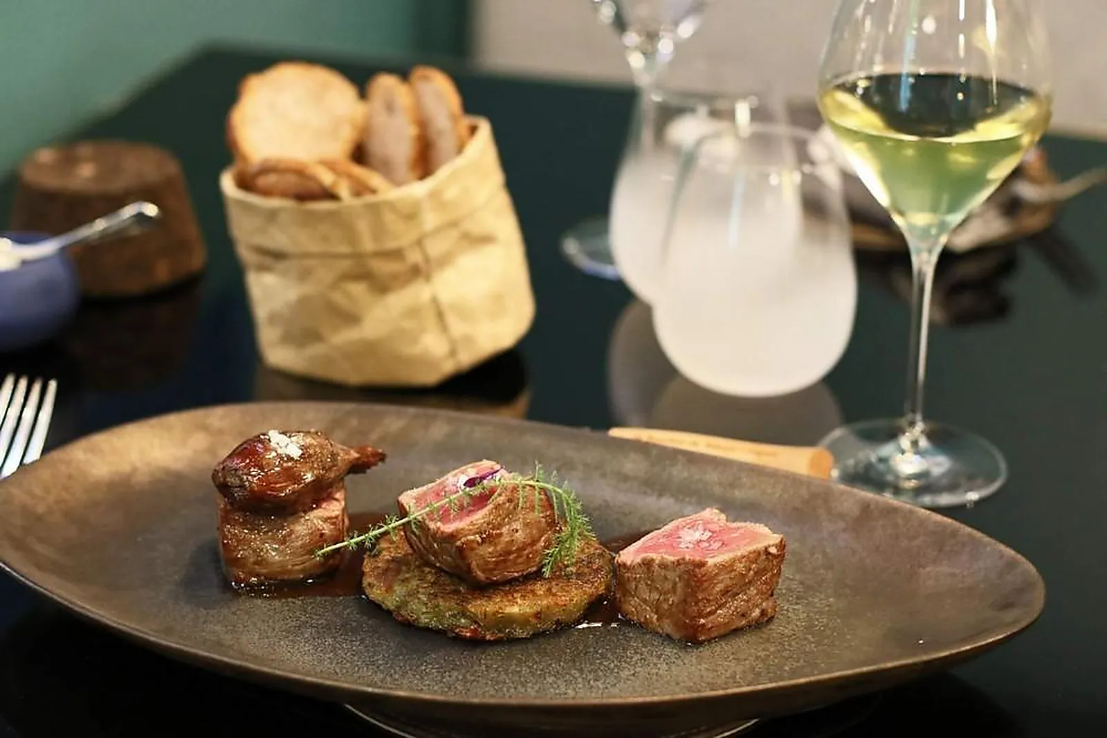 Cafés et Restaurants, RESTAURANTS - TOURNUS (SAÔNE-ET-LOIRE) : RESTAURANT GREUZE