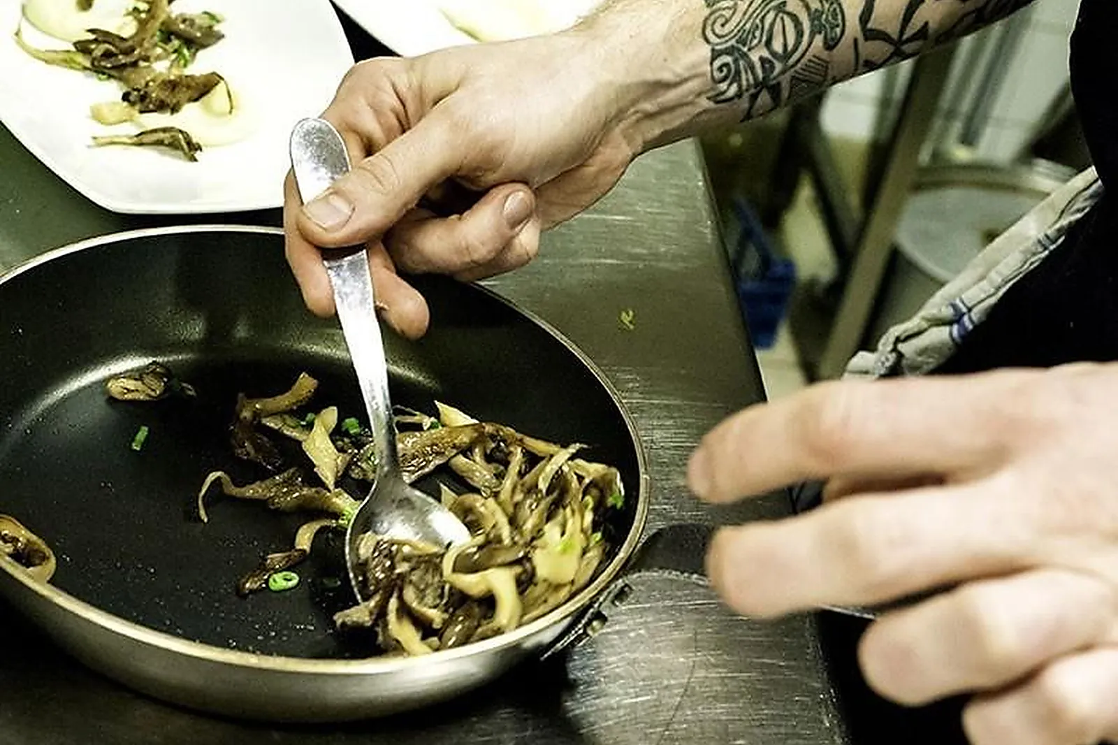 Cafés et Restaurants, RESTAURANTS - TOURS (INDRE-ET-LOIRE) : LA DEUVALIÈRE