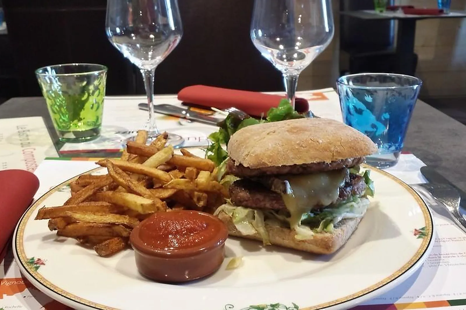 Cafés et Restaurants, RESTAURANTS - TUSSON (CHARENTE) : LE COMPOSTELLE