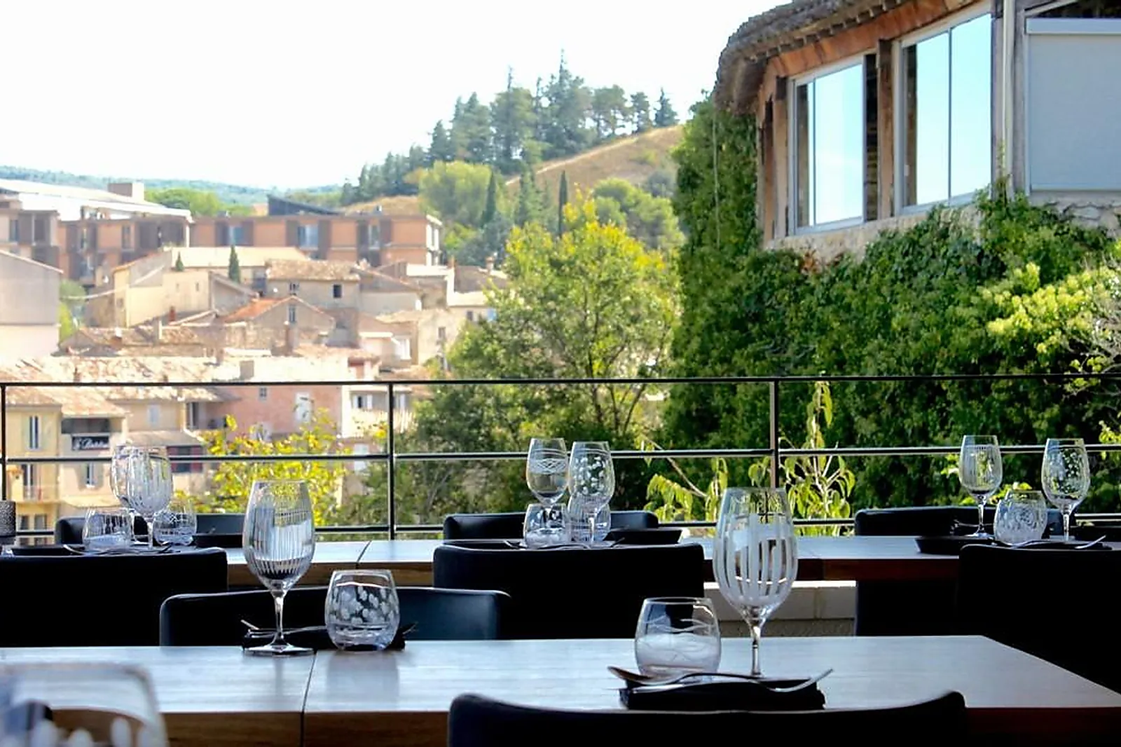 Cafés et Restaurants, RESTAURANTS - VAISON-LA-ROMAINE (VAUCLUSE) : MAISONS DUO