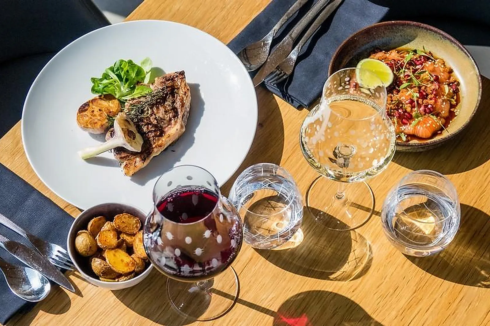 Cafés et Restaurants, RESTAURANTS - VAISON-LA-ROMAINE (VAUCLUSE) : MAISONS DUO