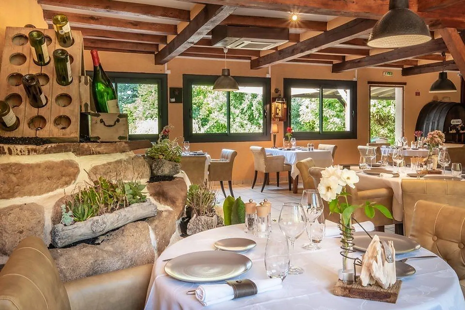 Cafés et Restaurants, RESTAURANTS - VALLON-EN-SULLY (ALLIER) : AUBERGE DES RIS