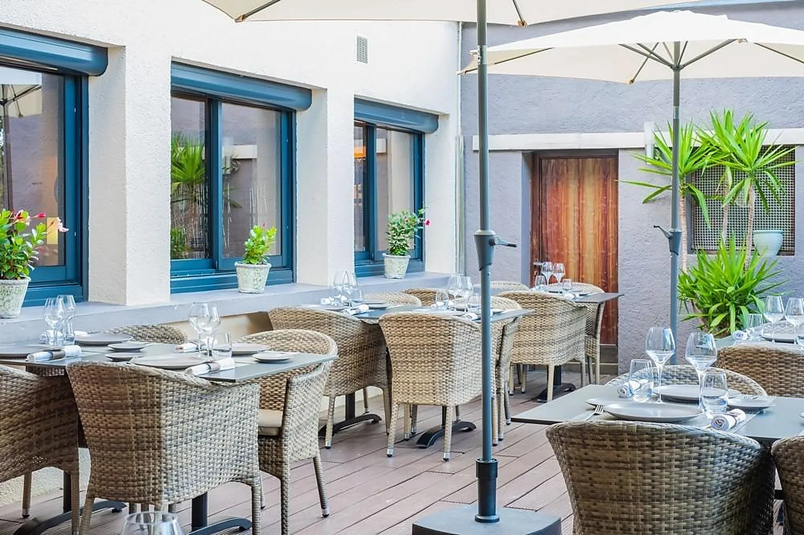 Cafés et Restaurants, RESTAURANTS - VALLON-EN-SULLY (ALLIER) : AUBERGE DES RIS