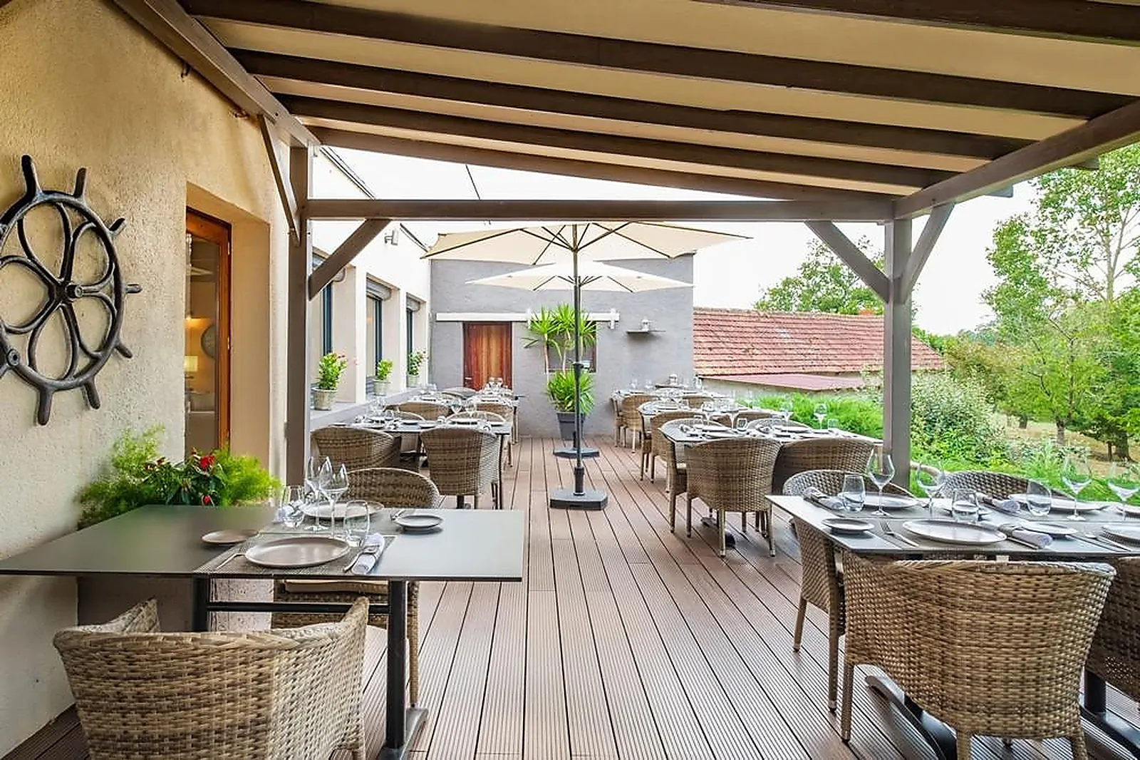 Cafés et Restaurants, RESTAURANTS - VALLON-EN-SULLY (ALLIER) : AUBERGE DES RIS