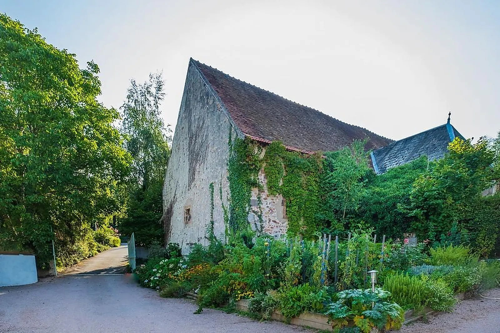 Cafés et Restaurants, RESTAURANTS - VALLON-EN-SULLY (ALLIER) : AUBERGE DES RIS