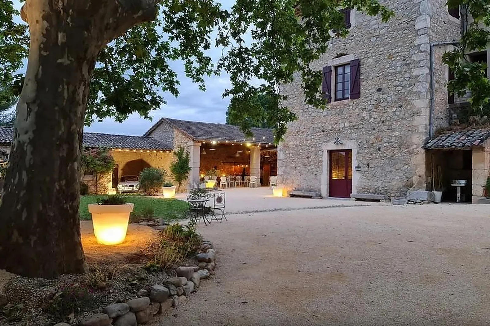 Cafés et Restaurants, RESTAURANTS - VALLON-PONT-D-ARC (ARDÈCHE) : DOMAINE DES DAMES