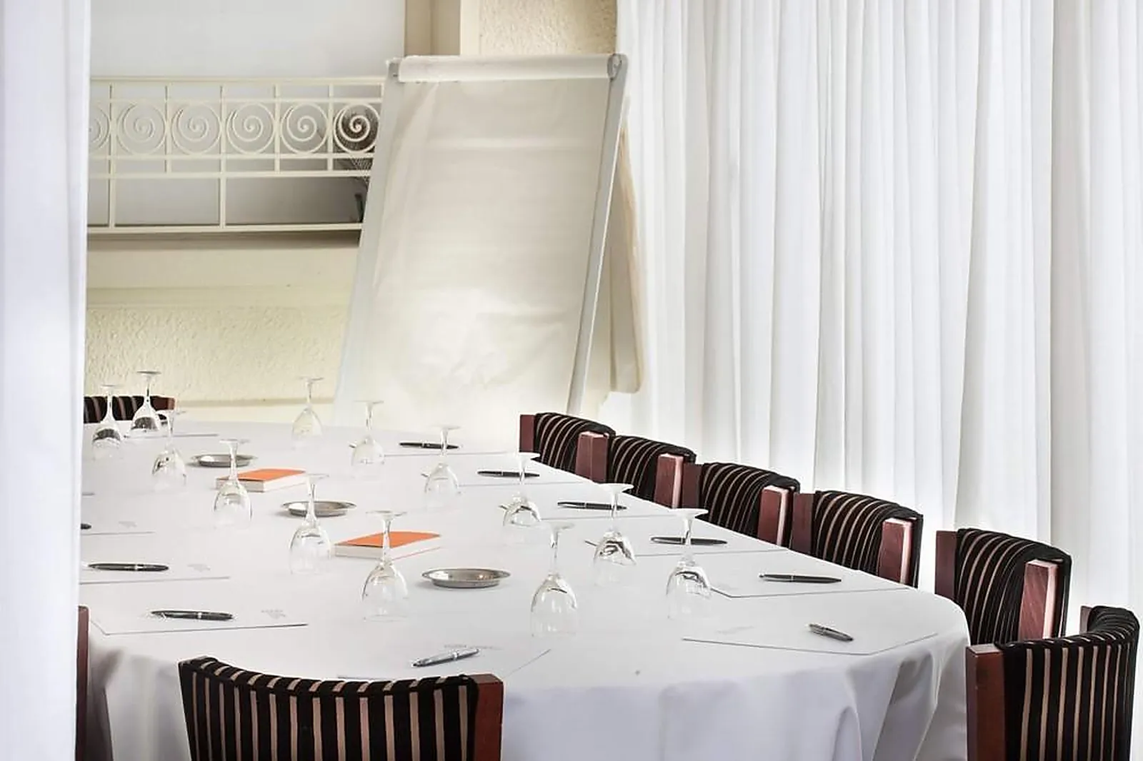 Cafés et Restaurants, RESTAURANTS - VALS-LES-BAINS (ARDÈCHE) : LE VIVARAIS