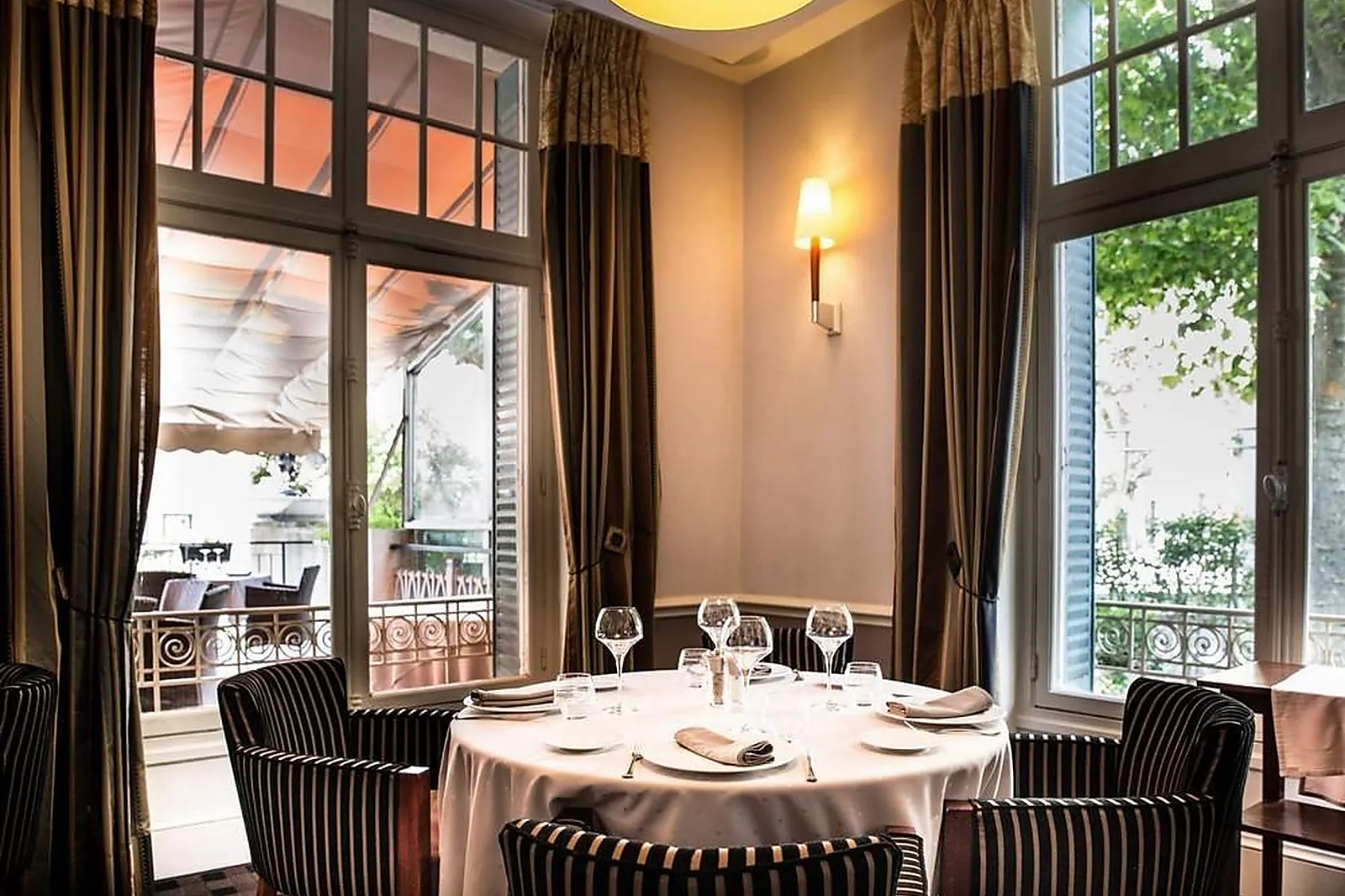 Cafés et Restaurants, RESTAURANTS - VALS-LES-BAINS (ARDÈCHE) : LE VIVARAIS