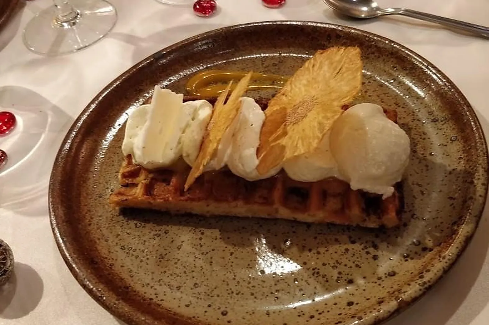 Cafés et Restaurants, RESTAURANTS - VAL-REVERMONT (AIN) : VOYAGE DES SENS