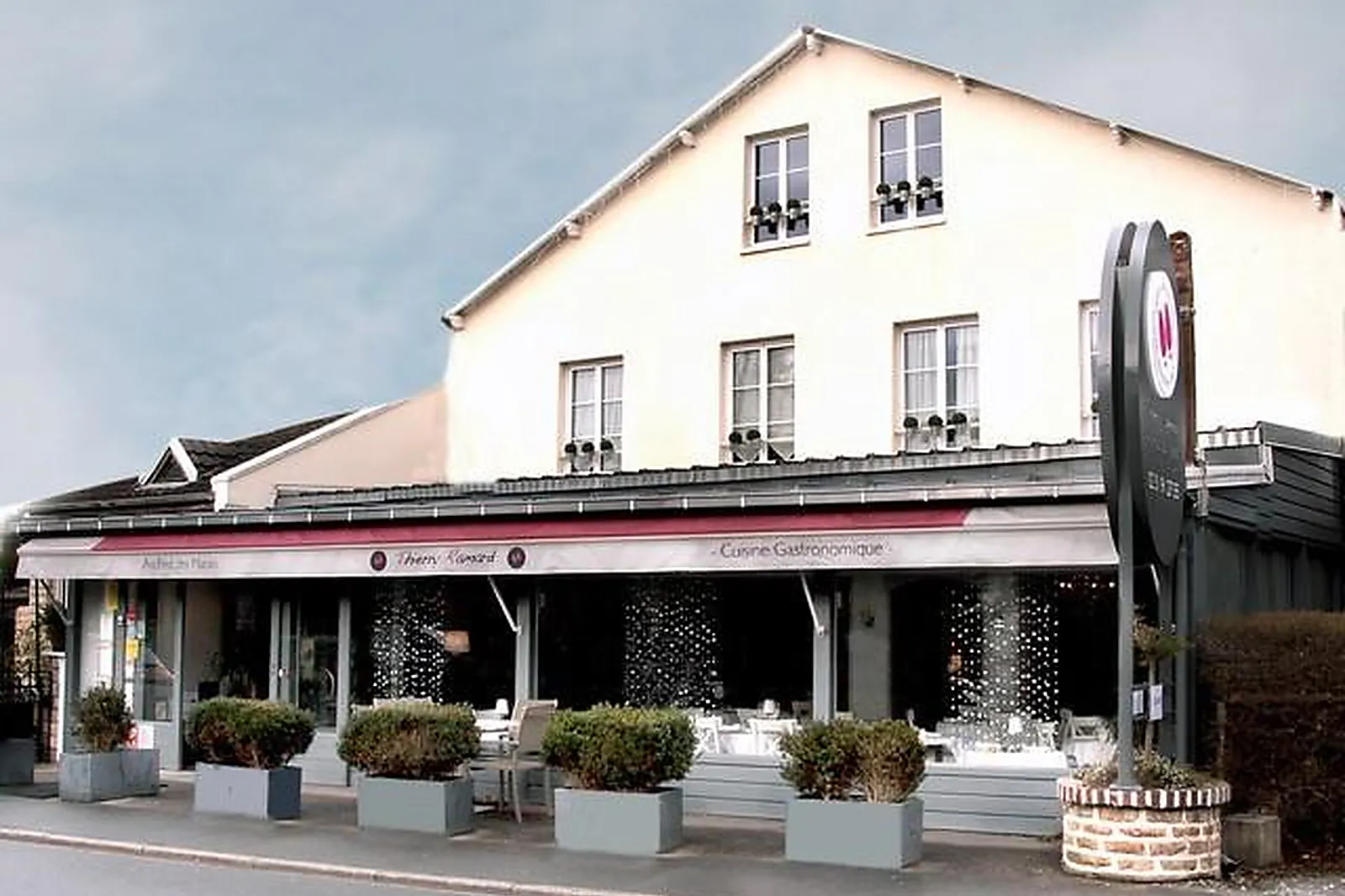 Cafés et Restaurants, RESTAURANTS - VARAVILLE (CALVADOS) : AU PIED DES MARAIS