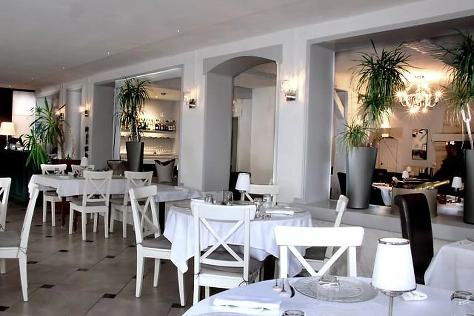 Cafés et Restaurants, RESTAURANTS - VARAVILLE (CALVADOS) : AU PIED DES MARAIS