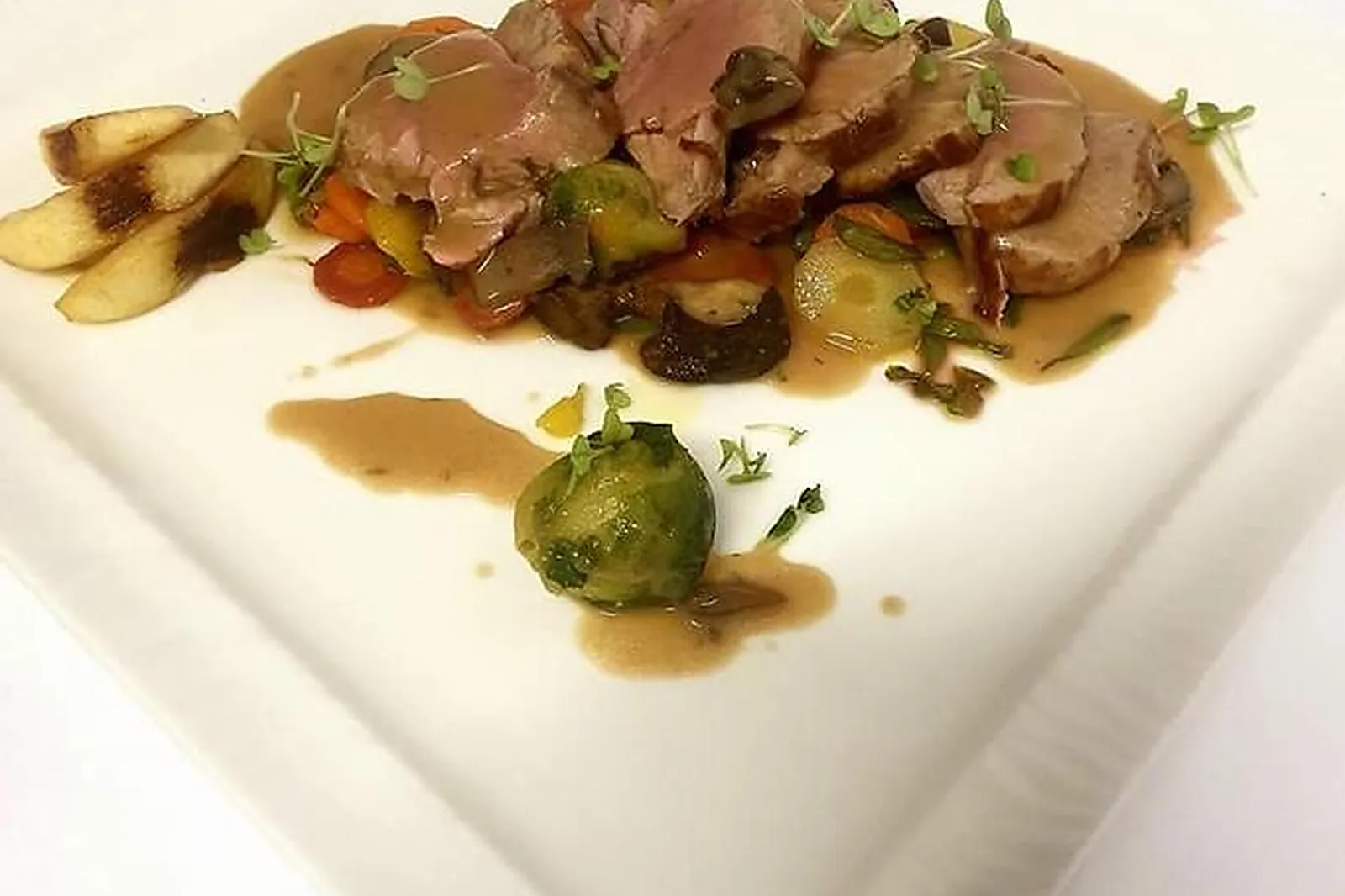 Cafés et Restaurants, RESTAURANTS - VARAVILLE (CALVADOS) : AU PIED DES MARAIS