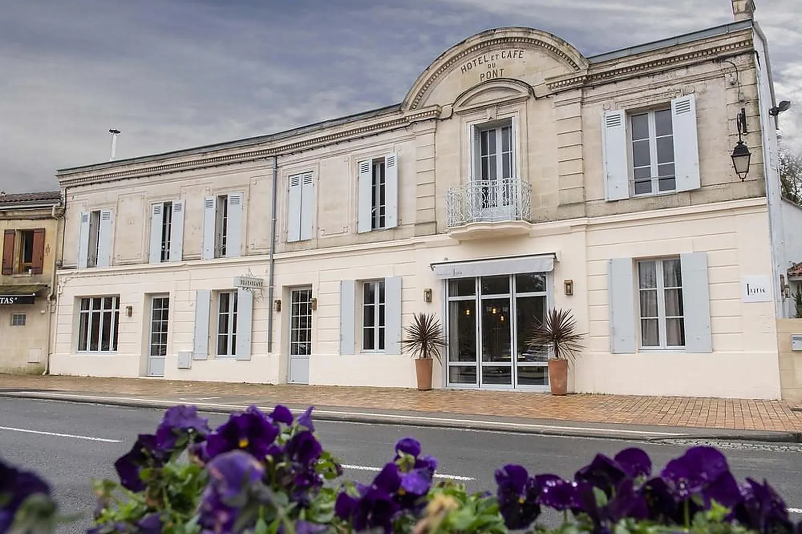 Cafés et Restaurants, RESTAURANTS - VAYRES (GIRONDE) : RESTAURANT LUNE