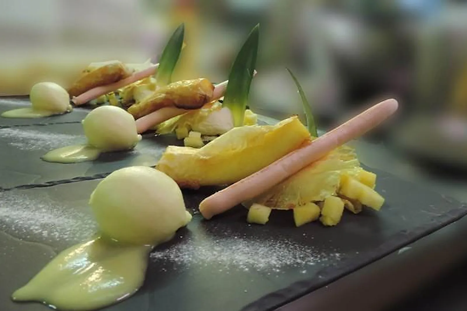 Cafés et Restaurants, RESTAURANTS - VELLUIRE (VENDÉE) : AUBERGE DE LA RIVIÈRE