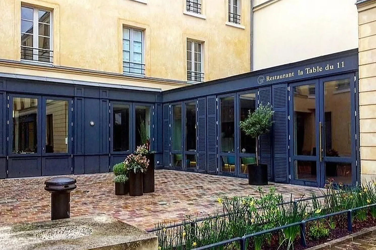 Cafés et Restaurants, RESTAURANTS - VERSAILLES (YVELINES) : LA TABLE DU 11