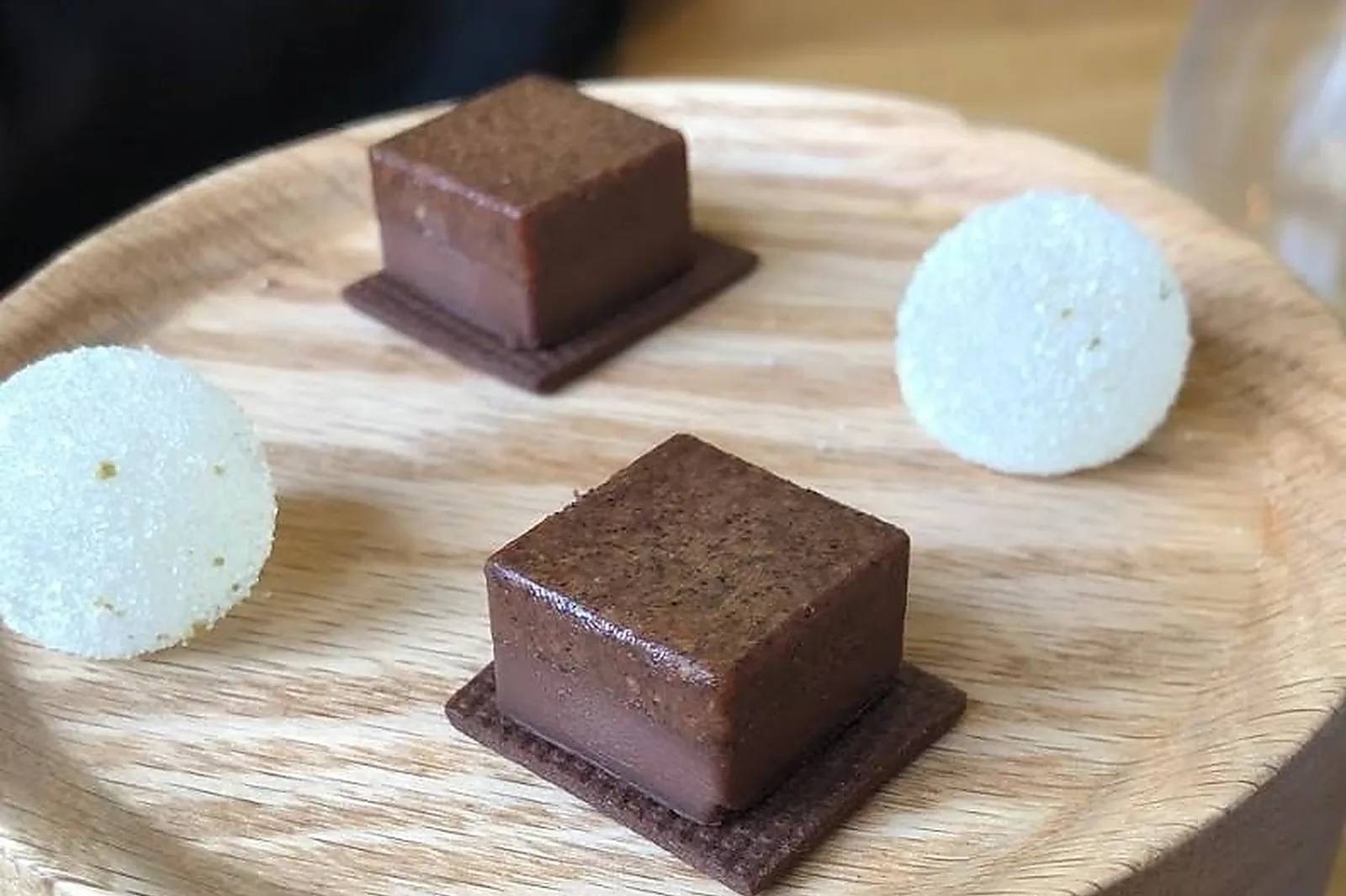 Cafés et Restaurants, RESTAURANTS - VERSAILLES (YVELINES) : LA TABLE DU 11