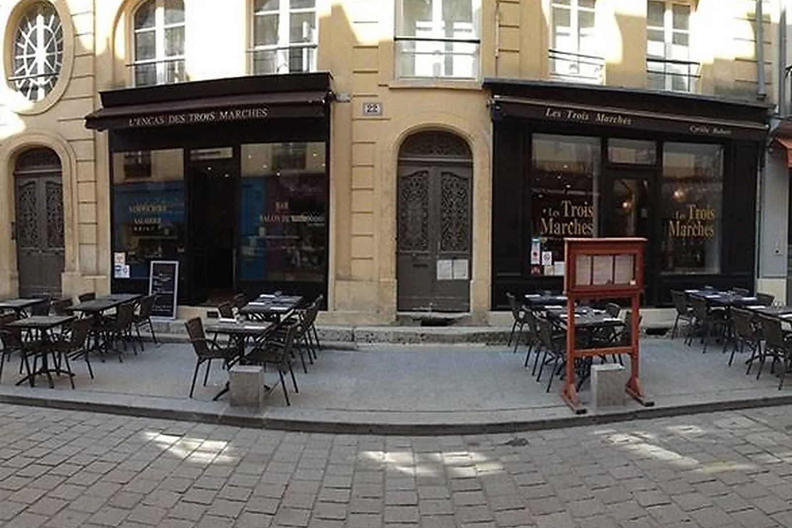 Cafés et Restaurants, RESTAURANTS - VERSAILLLES (YVELINES) : LES TROIS MARCHES