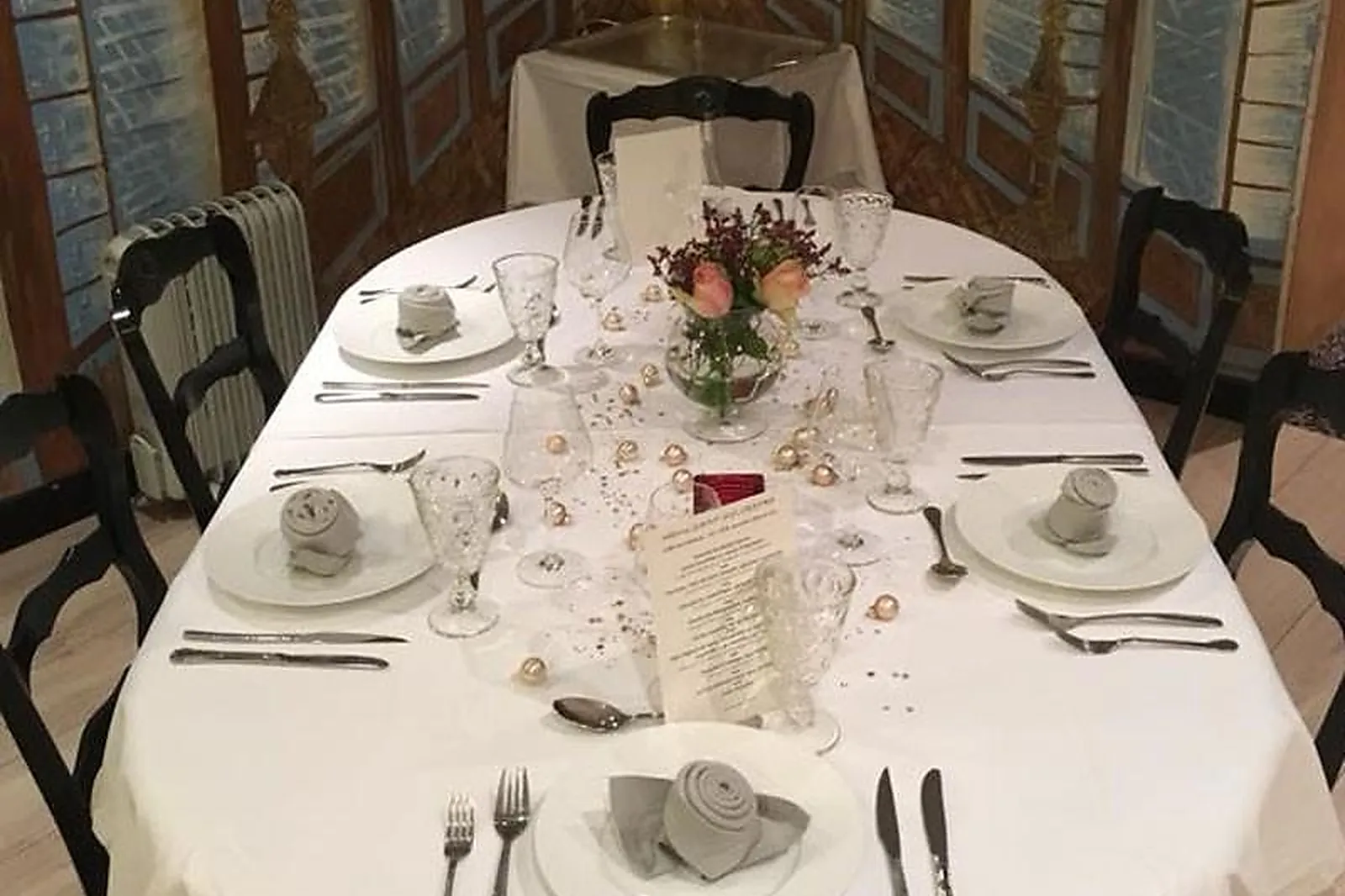 Cafés et Restaurants, RESTAURANTS - VERSAILLLES (YVELINES) : LES TROIS MARCHES