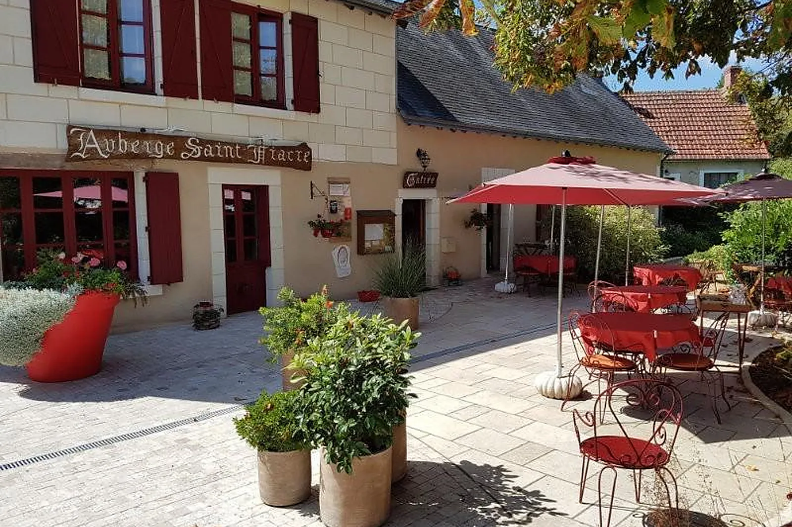 Cafés et Restaurants, RESTAURANTS - VEUIL (INDRE) : AUBERGE SAINT FIACRE