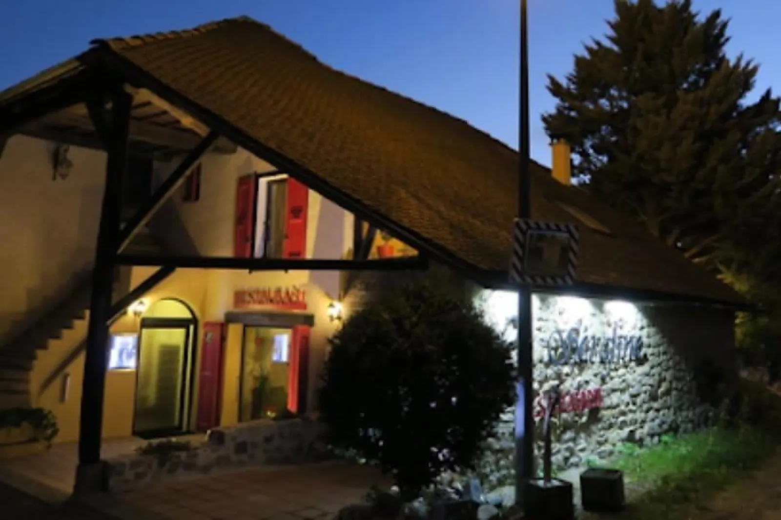 Cafés et Restaurants, RESTAURANTS - VEYNES (HAUTES-ALPES) : RESTAURANT SERAFINE