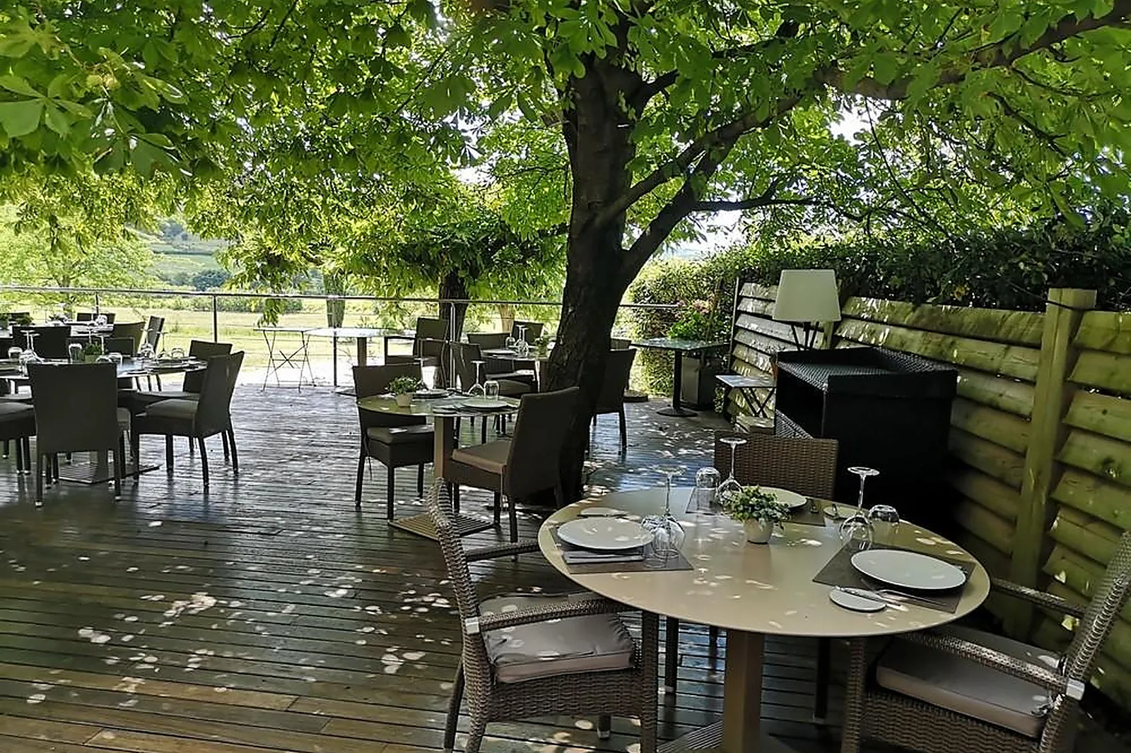 Cafés et Restaurants, RESTAURANTS - VILLENEUVE-DE-BERG (ARDÈCHE) : LA TABLE DE LÉA