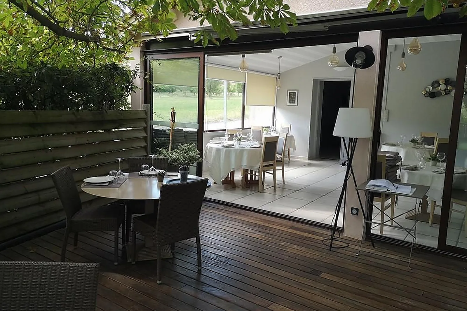 Cafés et Restaurants, RESTAURANTS - VILLENEUVE-DE-BERG (ARDÈCHE) : LA TABLE DE LÉA