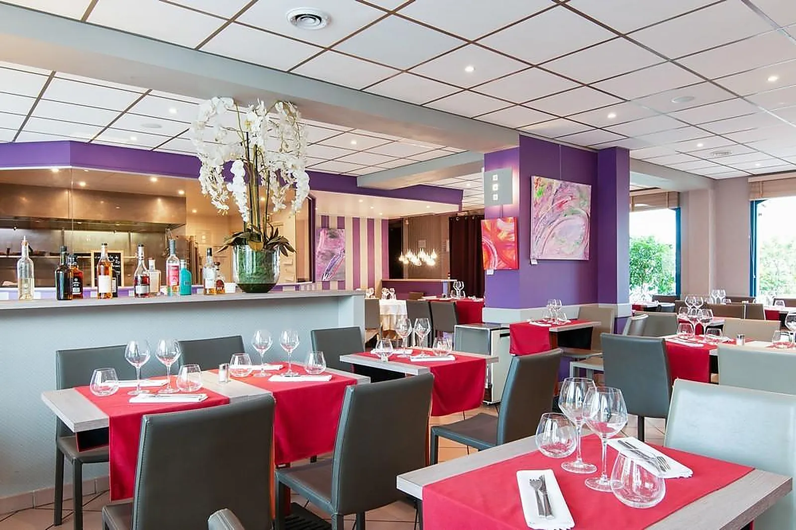 Cafés et Restaurants, RESTAURANTS - VOISINS-LE-BRETONNEUX (YVELINES) : LE CARRÉ RESTAURANT