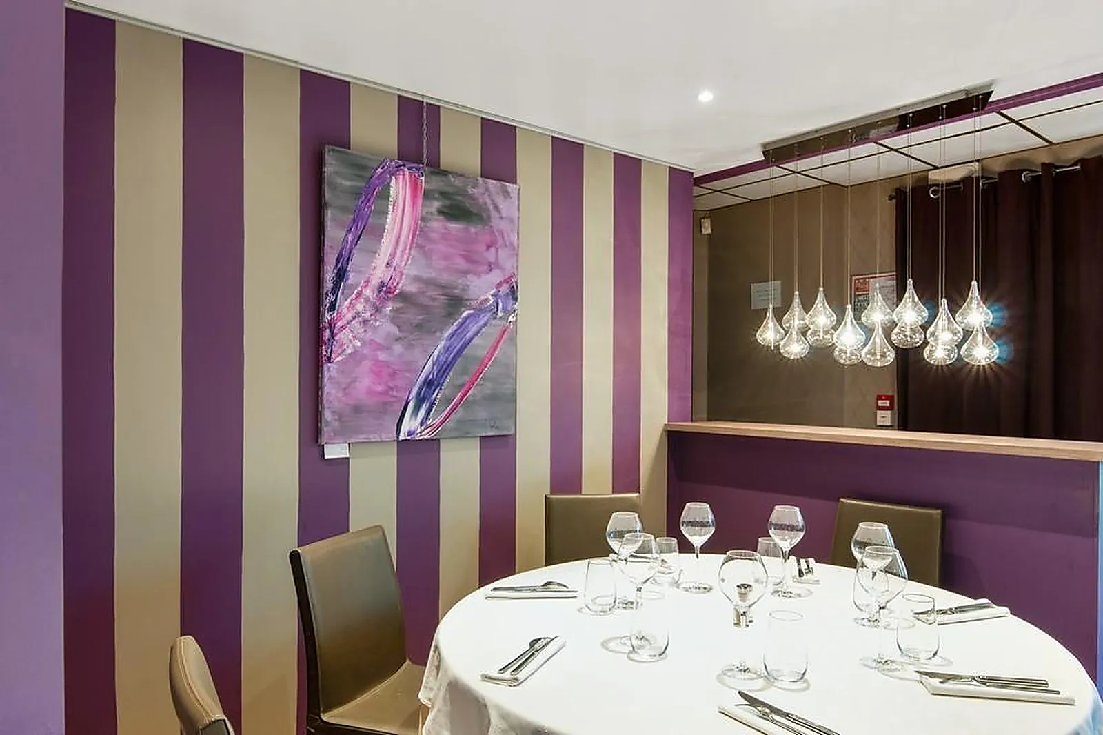 Cafés et Restaurants, RESTAURANTS - VOISINS-LE-BRETONNEUX (YVELINES) : LE CARRÉ RESTAURANT