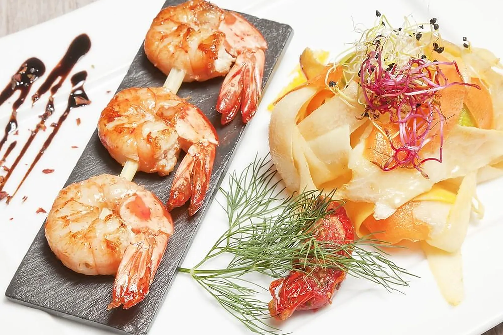 Cafés et Restaurants, RESTAURANTS - VOISINS-LE-BRETONNEUX (YVELINES) : LE CARRÉ RESTAURANT