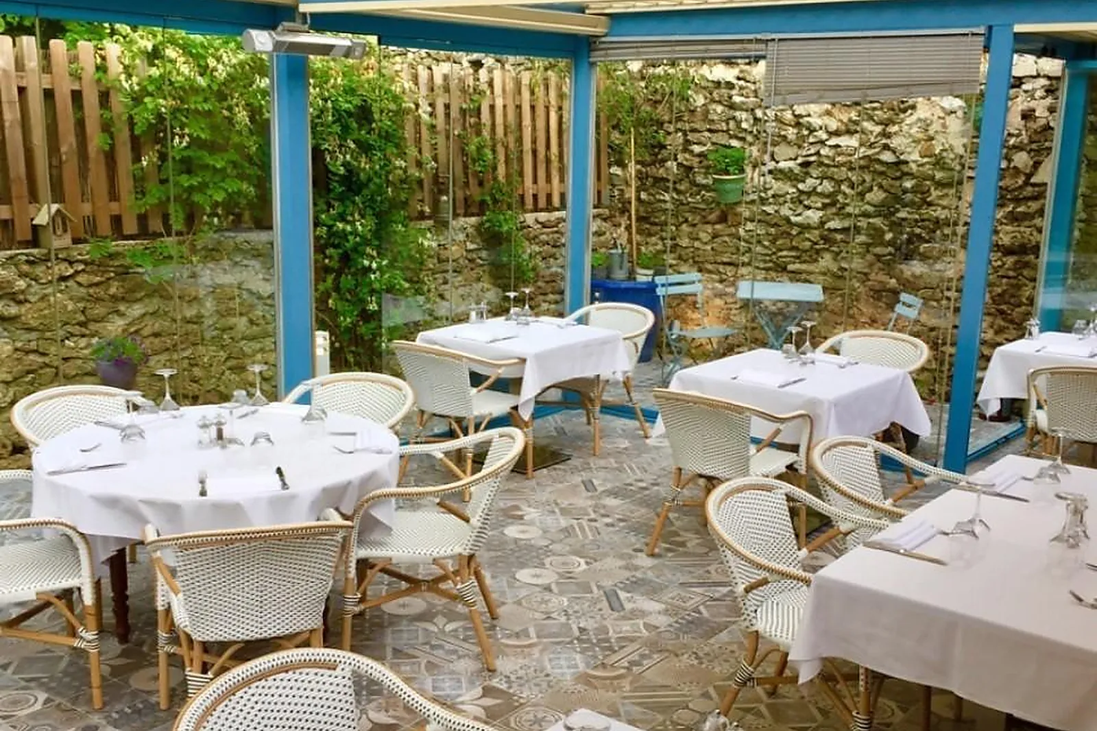 Cafés et Restaurants, RESTAURANTS - VILLENEUVE-LE-COMTE (SEINE-ET-MARNE) : LA VIEILLE AUBERGE VILLENEUVE-LE-COMTE