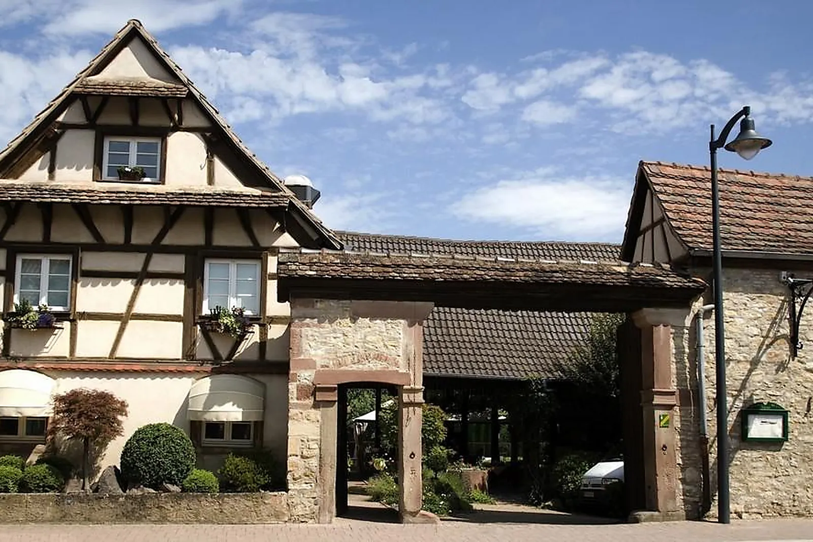 Cafés et Restaurants, RESTAURANTS - WILLGOTTHEIM (BAS-RHIN) : LA COUR DE LISE