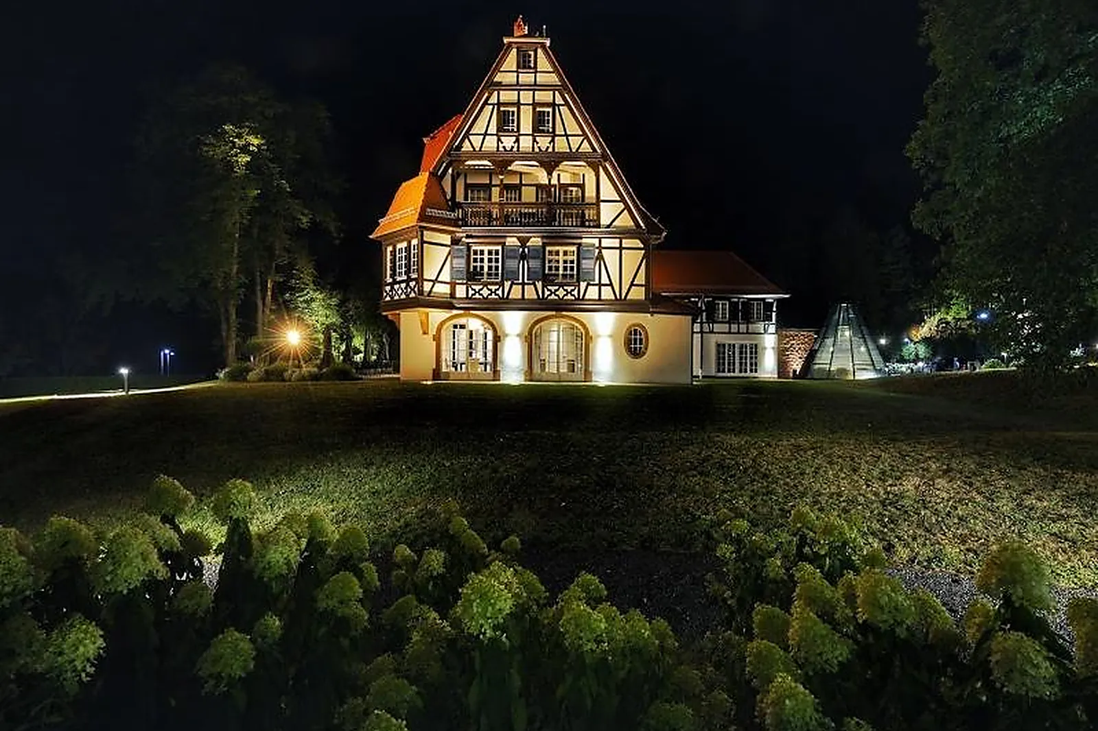 Cafés et Restaurants, RESTAURANTS - WINGEN-SUR-MODER (BAS-RHIN) : VILLA RENÉ LALIQUE