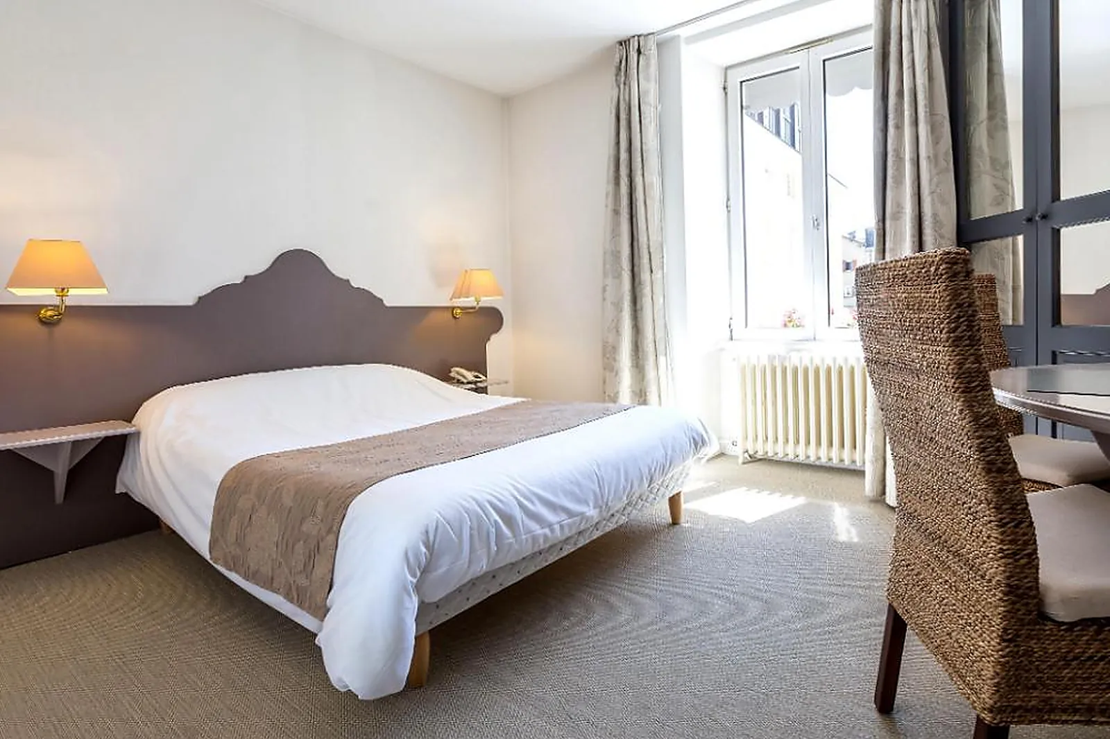 Cafés et Restaurants, RESTAURANTS - YSSINGEAUX (HAUTE-LOIRE) : LE BOURBON