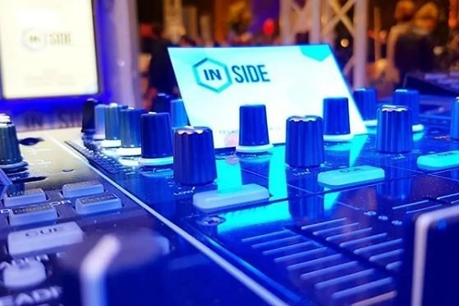 Prestataire Technique Audiovisuel, SONORISATION - VIDÉO - MARCQ-EN-BAROEUL (NORD) : INSIDE