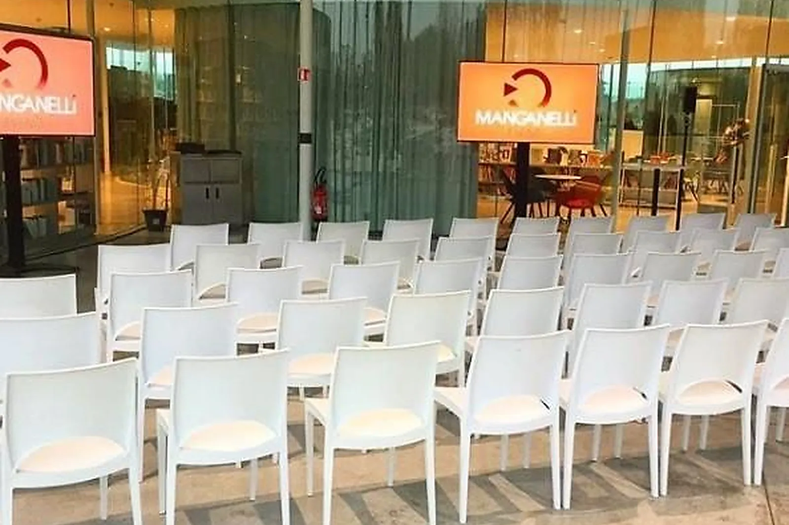 Prestataire Technique Audiovisuel, SONORISATION - VIDÉO - MARCQ-EN-BAROEUL (NORD) : INSIDE