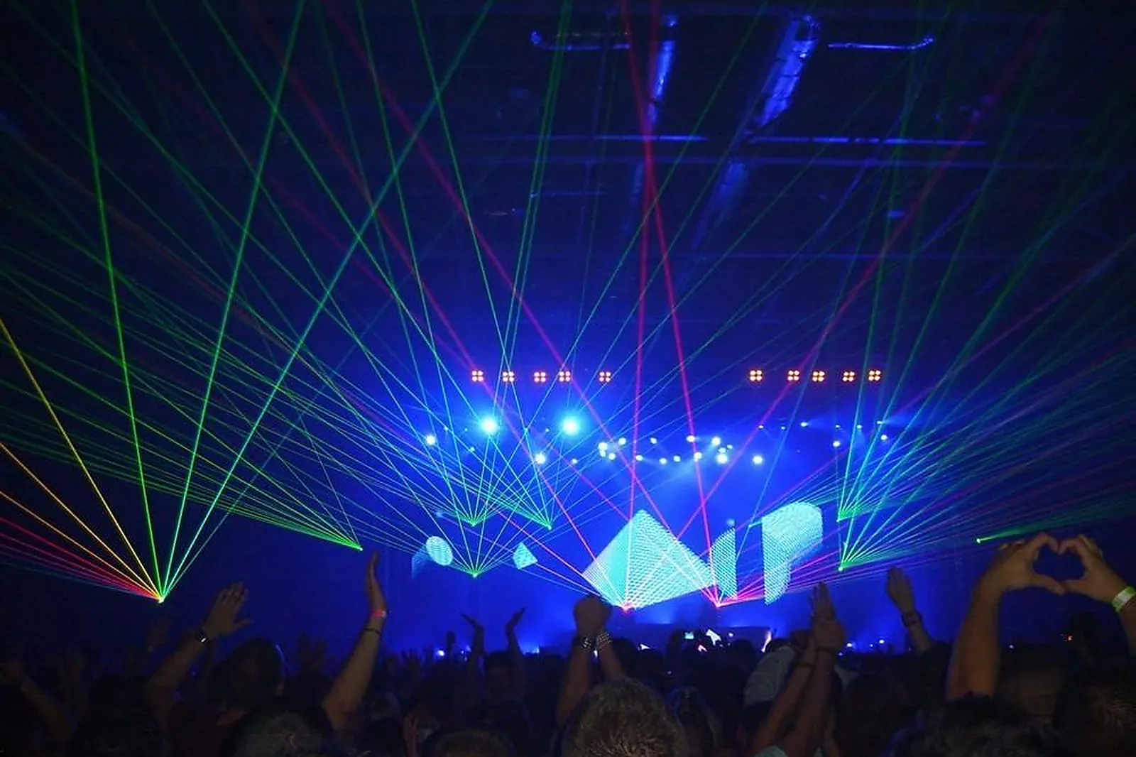 Prestataire Technique Audiovisuel, SONORISATION - VIDÉO - TOULON (VAR) : ART SON ET LUMIÈRE