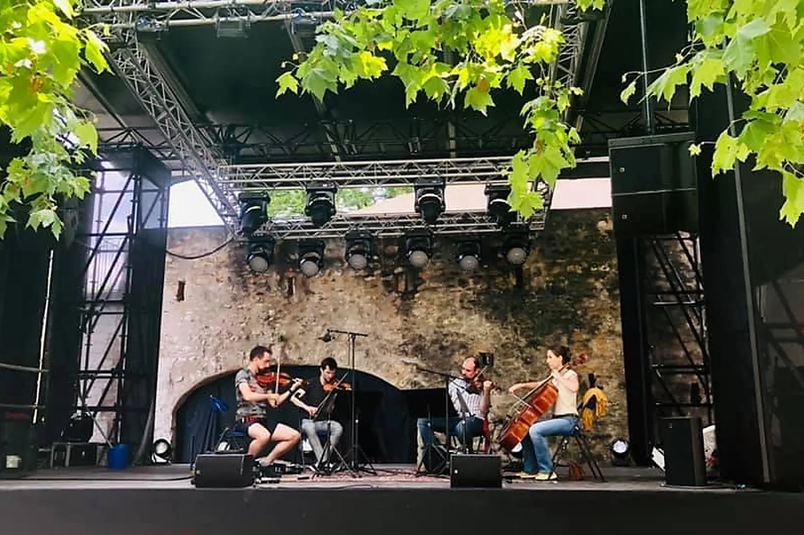 Prestataire Technique Audiovisuel, SONORISATION - VIDÉO - VÉNISSIEUX (RHÔNE) : SCENETEC